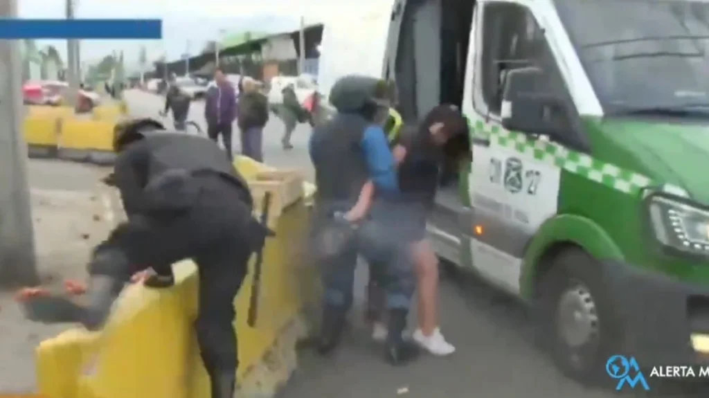 «Χάος» στη Χιλή: Κρατούμενη πήρε το όπλο αστυνομικού και πυροβόλησε στα τυφλά» – Τρεις τραυματίες