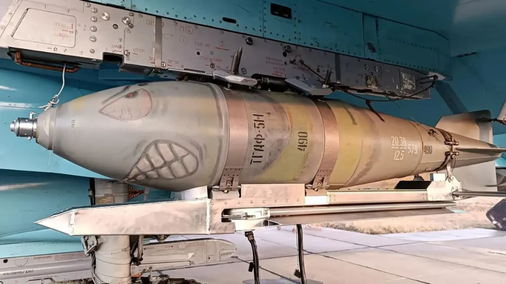 Η στιγμή που έξι τόνοι βομβών διαλύουν ουκρανικές οχυρώσεις (βίντεο)