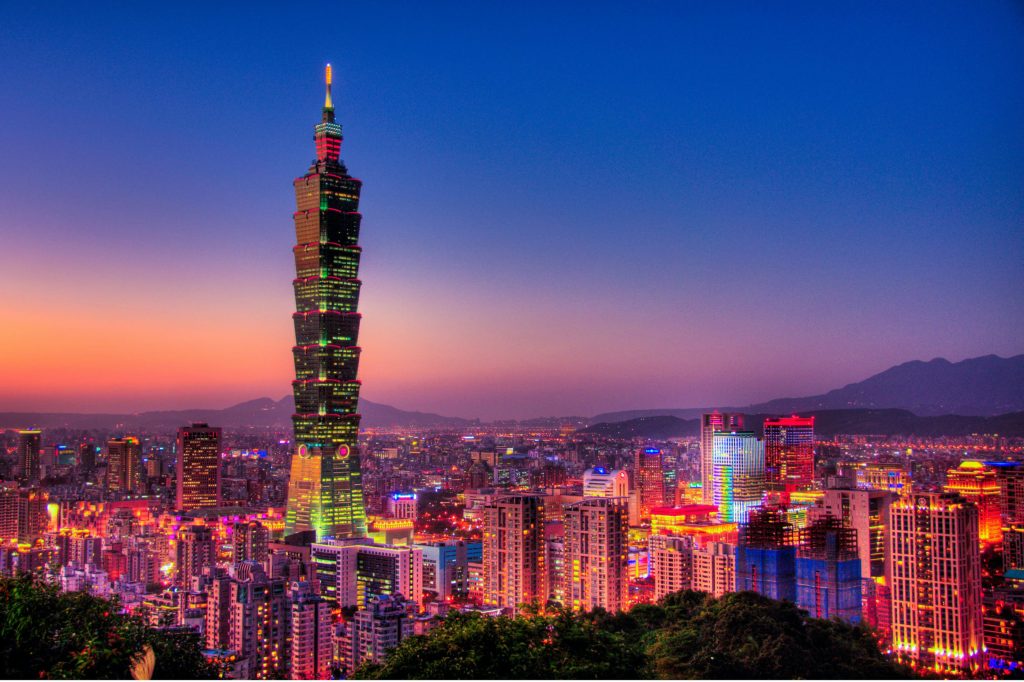 «Ταϊπέι 101»: Η αντοχή του ουρανοξύστη των 509 μέτρων στον σεισμό των 7,4 ρίχτερ στην Ταϊβάν (βίντεο)