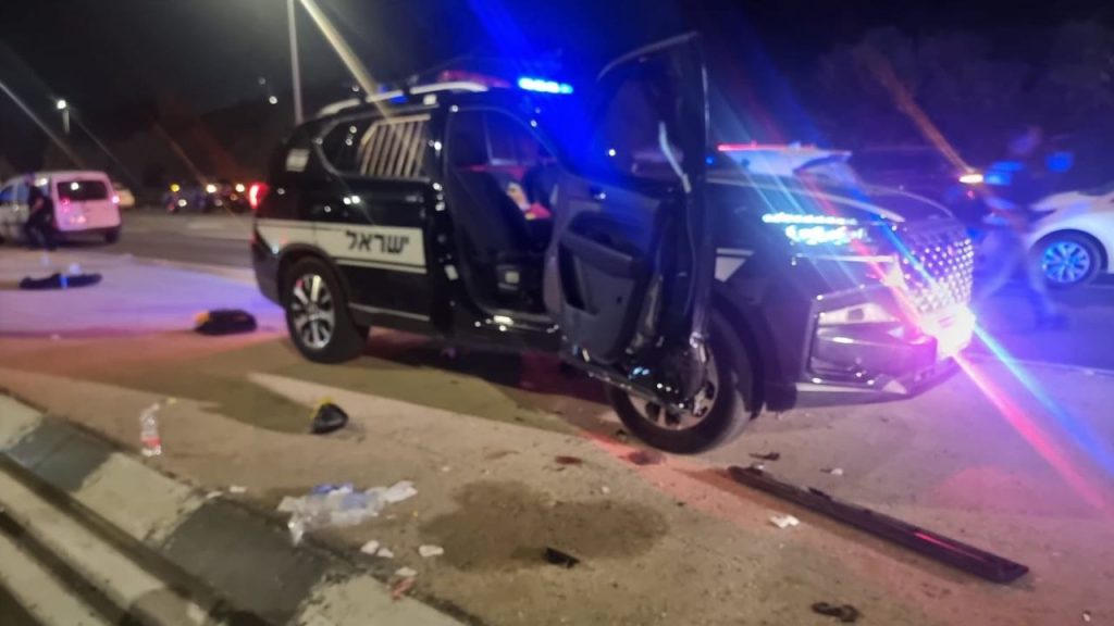 Ισραήλ: Οδηγός έπεσε με το αυτοκίνητό του πάνω σε αστυνομικούς και προσπάθησε να τους μαχαιρώσει – Τέσσερις τραυματίες