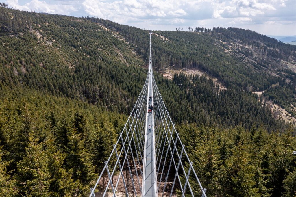 Η κατασκευή της μεγαλύτερης κρεμαστής γέφυρας στον κόσμο ξεκινά – Θα ενώσει Αφρική με Μέση Ανατολή