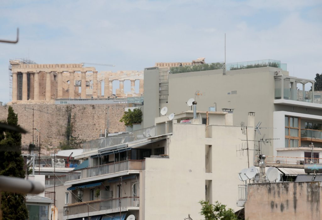 Το υπ.Τουρισμού σφράγισε τους ορόφους γνωστού ξενοδοχείου που κάλυπταν την Ακρόπολη