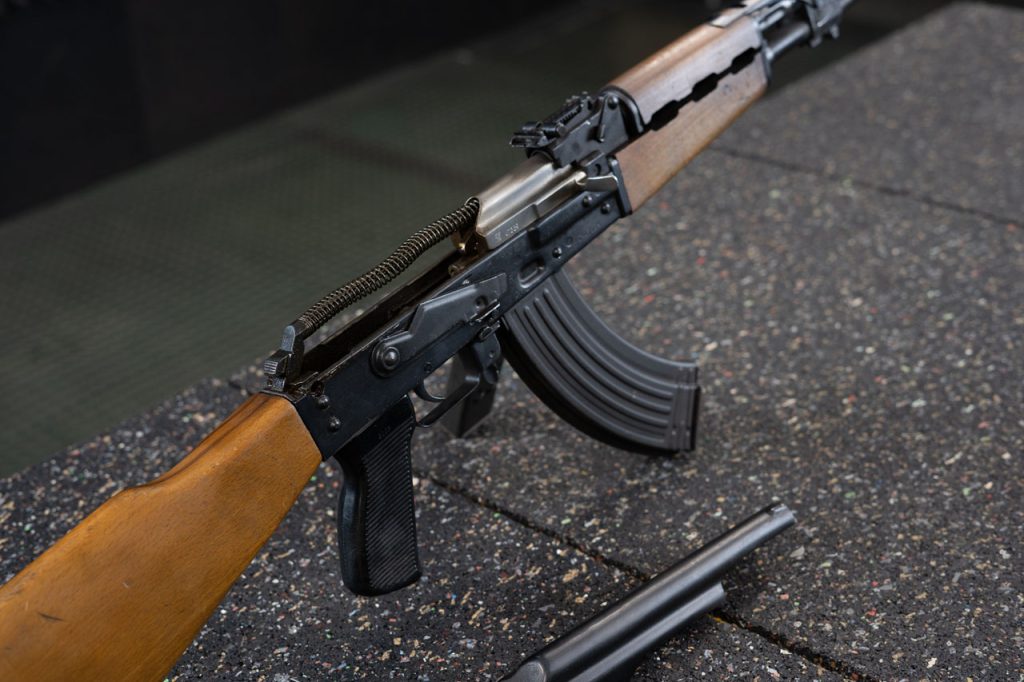 Στην Ουκρανία εκτοξεύεται η εγκληματικότητα – Οι πολίτες κυκλοφορούν με όπλα στα χέρια (βίντεο)