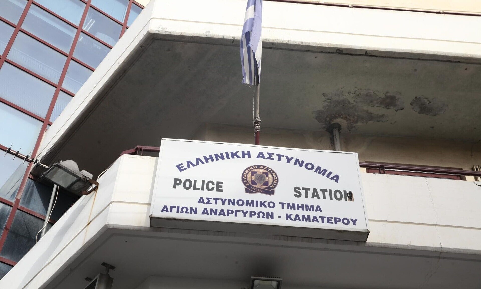 Νέα καταγγελία για το ΑΤ Αγίων Αναργύρων: «Πήγα μαυρισμένη από το ξύλο και ο αστυνομικός μου είπε καλύτερα να φύγω»