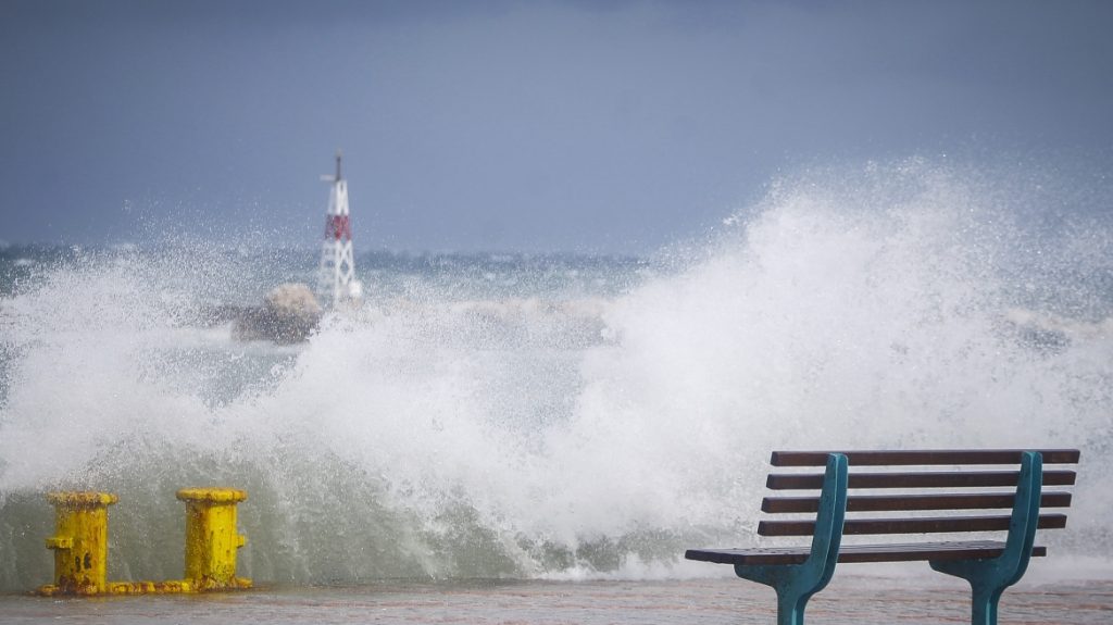 Καιρός: Γενικά αίθριος σήμερα με καταιγίδες στη Βόρεια Ελλάδα και 7 μποφόρ στα πελάγη