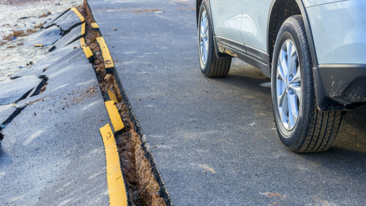 Σεισμός: Τι πρέπει να κάνουμε αν μας βρει στο αυτοκίνητο