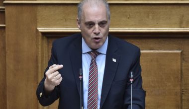 Βουλή: Αποφασίστηκε η άρση ασυλίας του Κ.Βελόπουλου