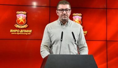 Ο ηγέτης του VMRO στα Σκόπια προκαλεί: «Το όνομα της χώρας μου θα είναι πάντα “Μακεδονία”»