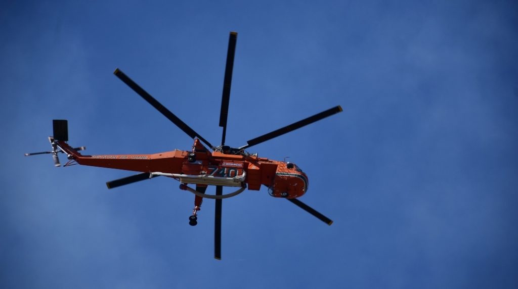Δελφοί: Τουρίστρια εγκλωβίστηκε σε απόκρημνο σημείο – Διασώθηκε με ελικόπτερο της πυροσβεστικής (βίντεο)