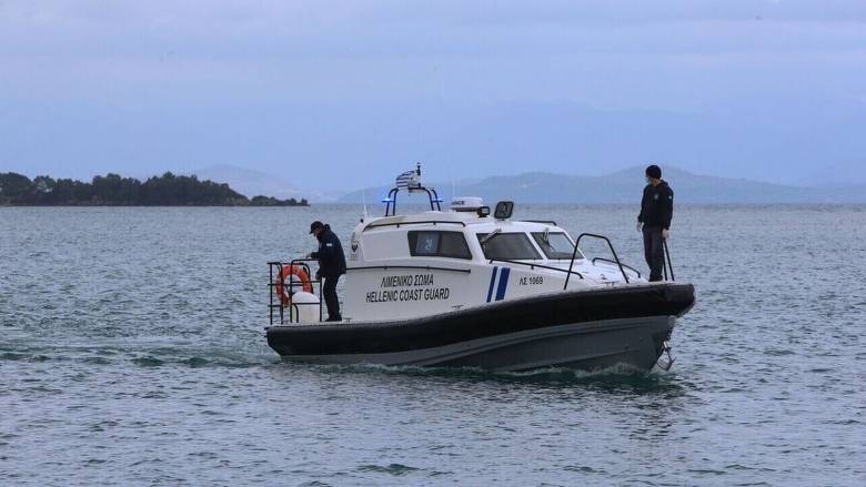 Ψέριμος: Αποκολλήθηκε το φορτηγό πλοίο που είχε προσαράξει βόρεια της νήσου 