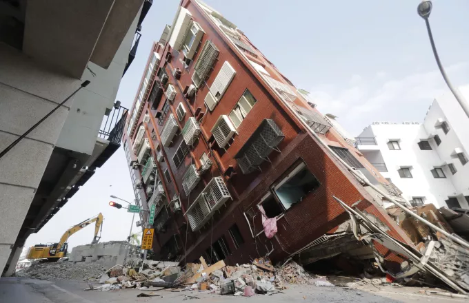 Ταϊβάν: Έφτασαν τους 13 οι νεκροί – Τουρίστες απομακρύνονται με ελικόπτερα