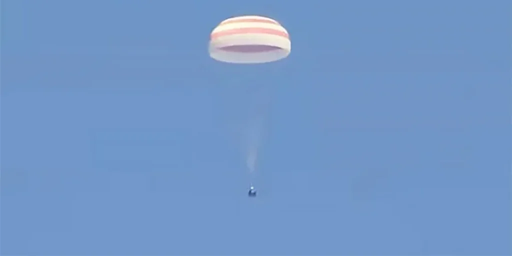 Ρωσικό διαστημικό σκάφος επέστρεψε στη Γη και προσγειώθηκε στο Καζακστάν (βίντεο)