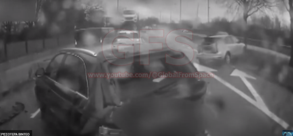 Αγγλία: Τρομακτικό τροχαίο με φορτηγό που έπεσε πάνω σε όχημα σχολής οδηγών (βίντεο)