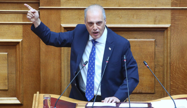 Κ.Βελόπουλος για Τέμπη: «Προσπαθείτε να κρύψετε το έγκλημα» – Έντονη κριτική προς την κυβέρνηση
