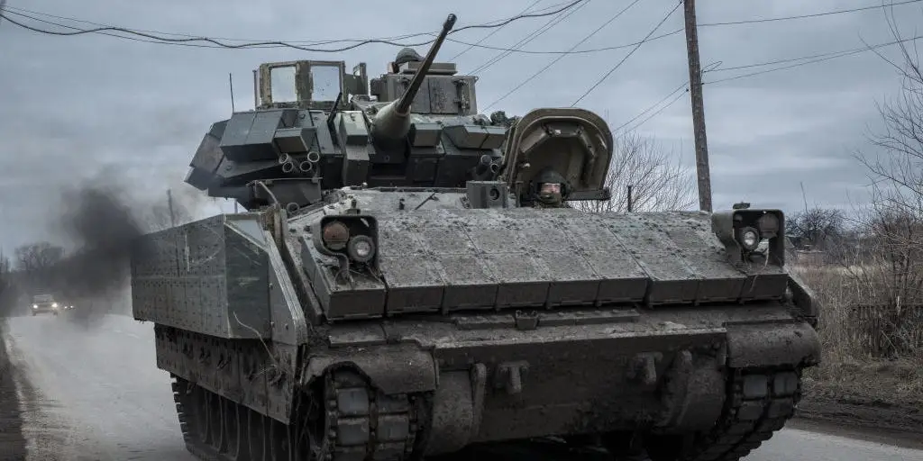 Στην Μόσχα ουκρανικά ΤΟΜΑ M2-Bradley, αλλά όχι όπως περίμεναν στο Κίεβο (βίντεο)