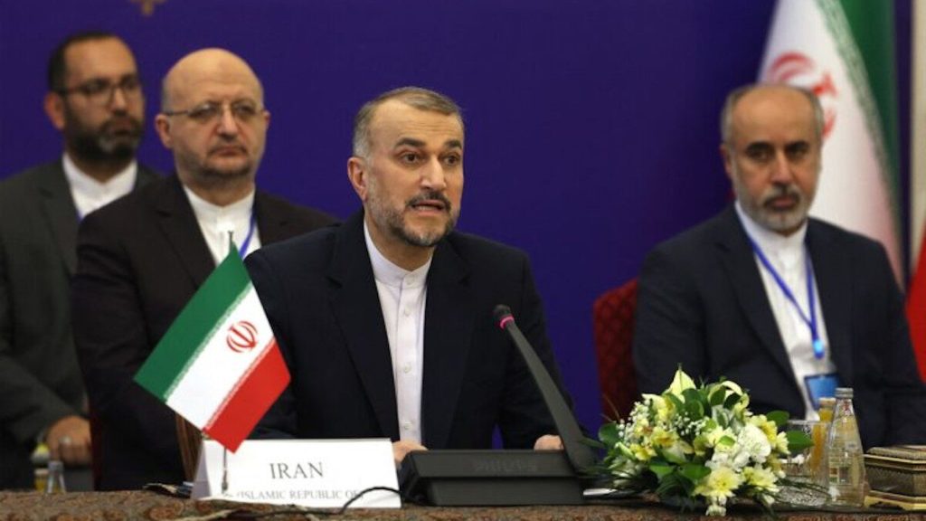 Σε αποκλιμάκωση κατά τη διάρκεια επίσκεψης του ΥΠΕΞ του Ιράν καλεί το Ομάν