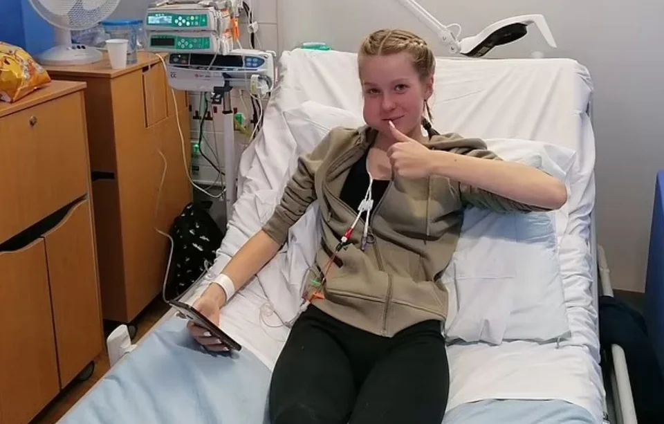 13χρονη πήγε στον οδοντίατρο με εξόγκωμα στο μάγουλο και της έδωσε αντιβιοτικά – Τελικά διαγνώστηκε με καρκίνο