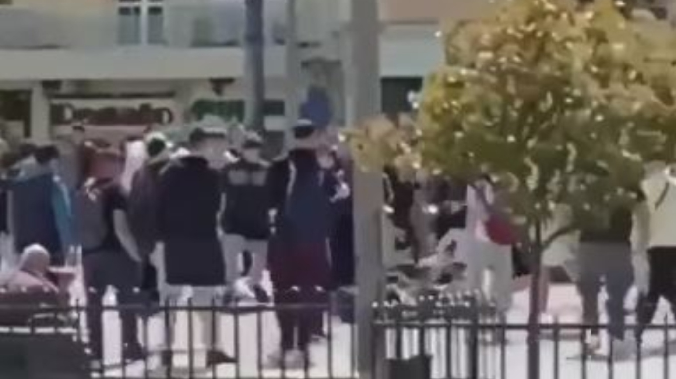 Συμπλοκή ανηλίκων στην Κέρκυρα: Ελεύθερος με περιοριστικούς όρους αφέθηκε ο 17χρονος