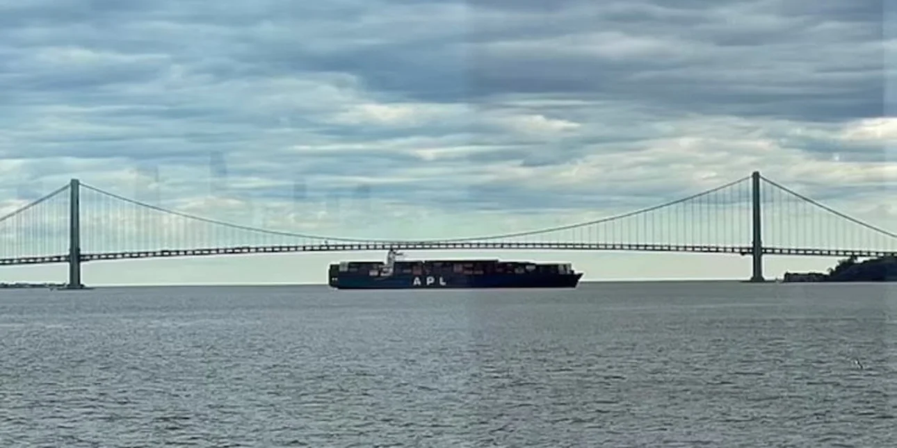 Παραλίγο νέα καταστροφή: Φορτηγό πλοίο στη Νέα Υόρκη πήγε να πέσει σε γέφυρα