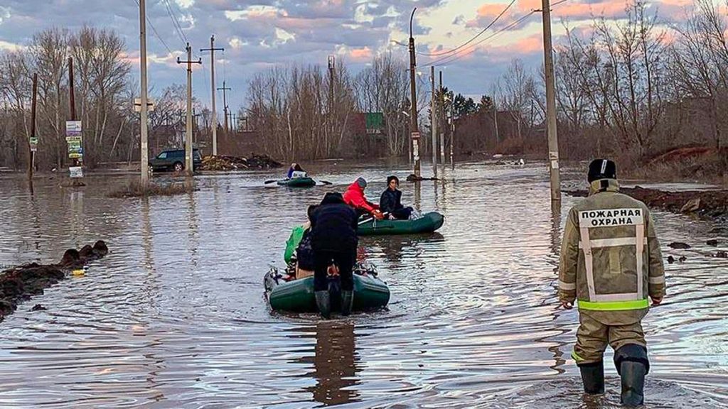 Ρωσία: Αντιμετωπίζει τις χειρότερες πλημμύρες που έχουν καταγραφεί – Σε κατάσταση έκτακτης ανάγκης πολλές περιοχές