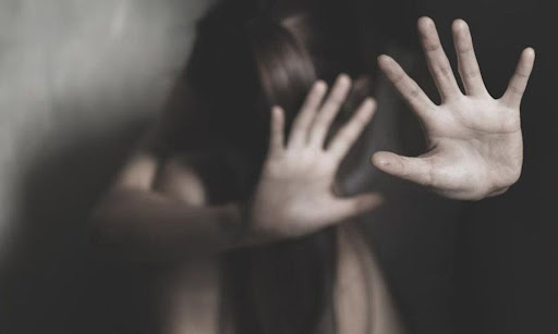 Τρόμος για 20χρονη στους Αμπελόκηπους: Δέχθηκε σεξουαλική επίθεση από 59χρονο στην Πανόρμου