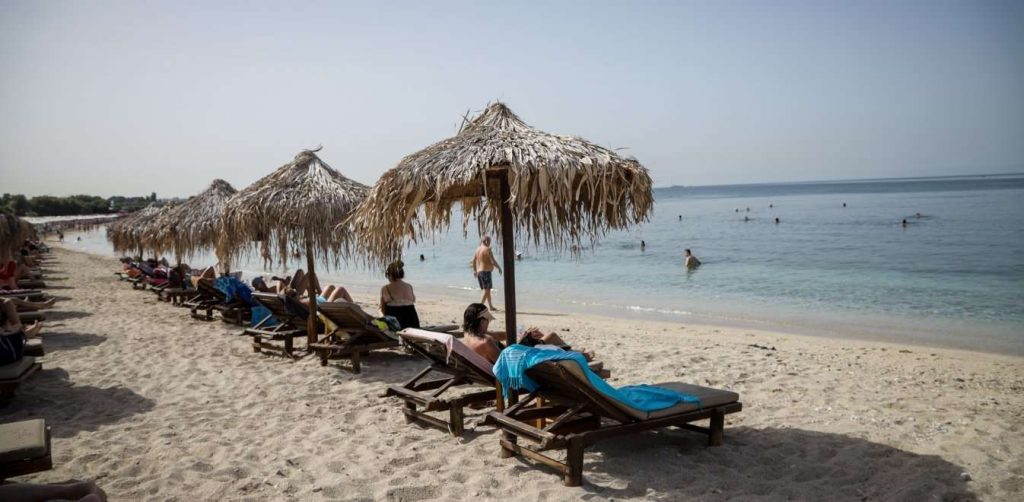 Πρόστιμο από 500 έως 2.000 ευρώ για την παρεμπόδιση πρόσβασης στις παραλίες