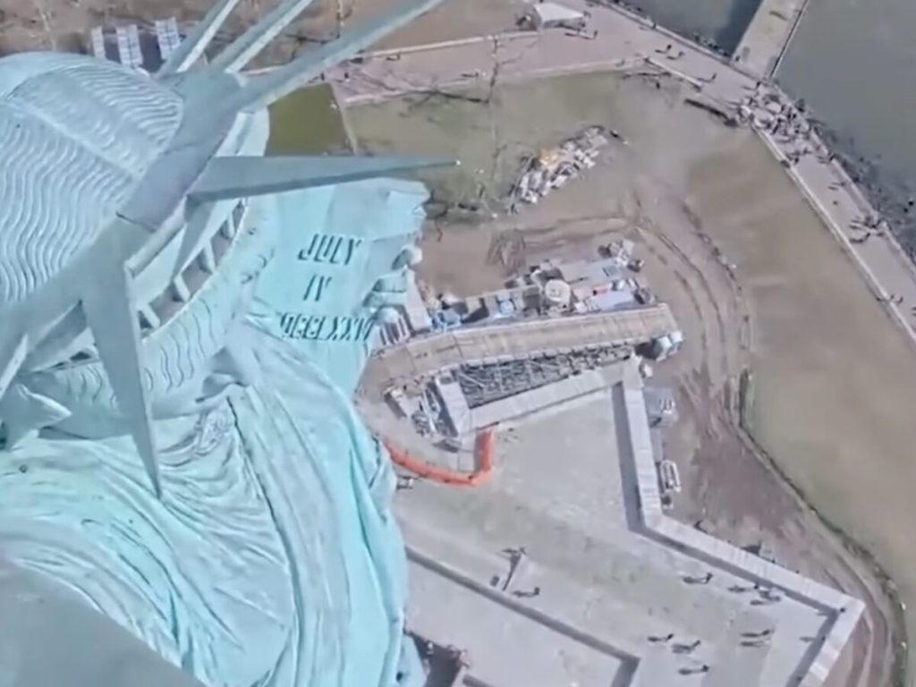 Σεισμός στη Νέα Υόρκη: Η στιγμή που τα 4,8 Ρίχτερ «χτυπούν» το Άγαλμα της Ελευθερίας (βίντεο) 