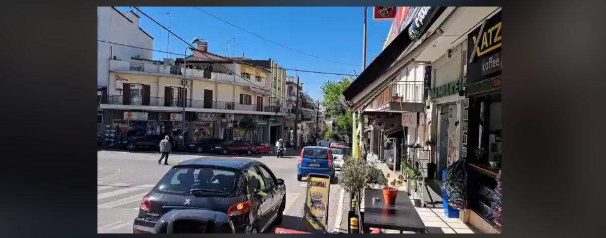 35 αστυνομικά οχήματα και 27 μηχανές η συνοδεία Μητσοτάκη στην Πολίχνη Θεσσαλονίκης για να εξαγγείλει «μέτρα» κατά της σχολικής βίας