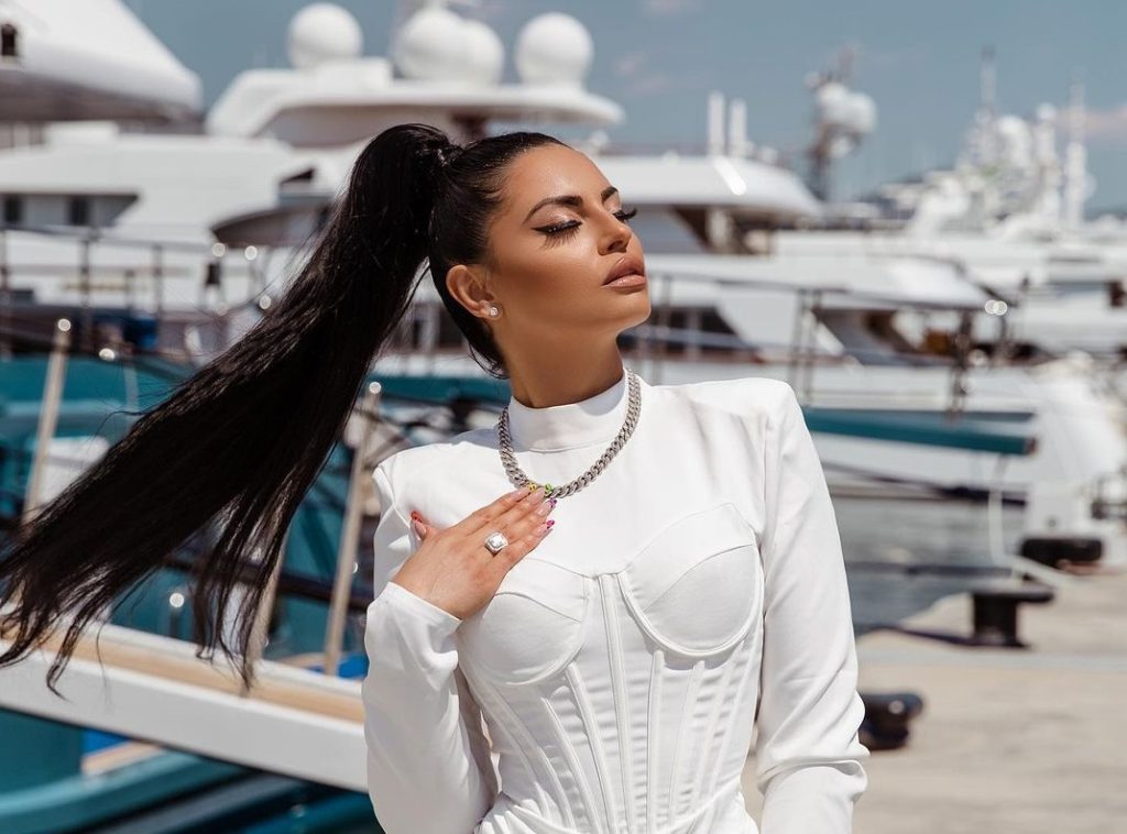 Δ.Αλεξανδράκη: «Έχω υπάρξει σε κακοποιητική σχέση – Έχω φωτογραφίες που είμαι παραμορφωμένη»