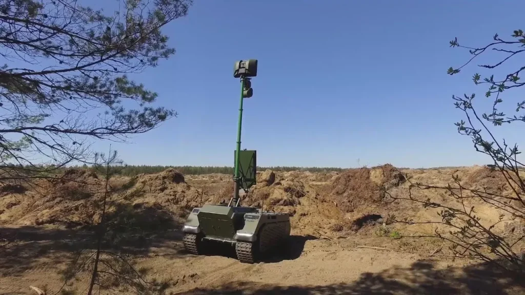 Ο «πόλεμος των drone»: Ρωσικό οπλισμένο drone καταστρέφει χερσαίο μη-επανδρωμένο όχημα των Ουκρανών (βίντεο)