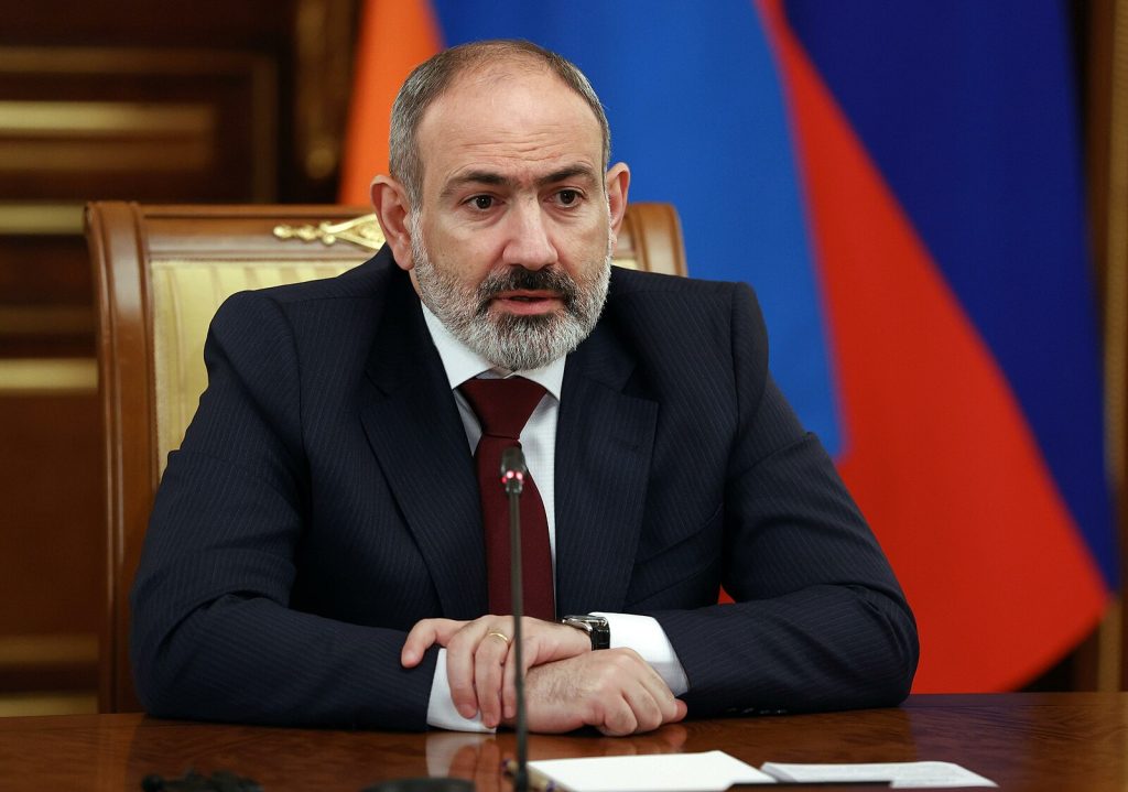 Η Δύση ζήτησε από τον πρωθυπουργό της Αρμενίας Νικόλ Πασινιάν να εκδιωχθούν από σημαντικές θέσεις όσοι είναι ρωσόφιλοι