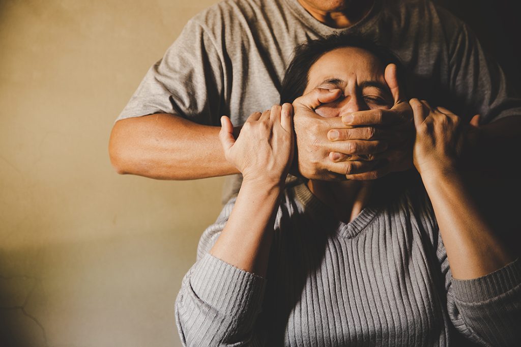 Θεσσαλονίκη: Προφυλακιστέος ο 30χρονος που ξυλοκοπούσε συστηματικά τη σύζυγο και τα τρία ανήλικα παιδιά τους