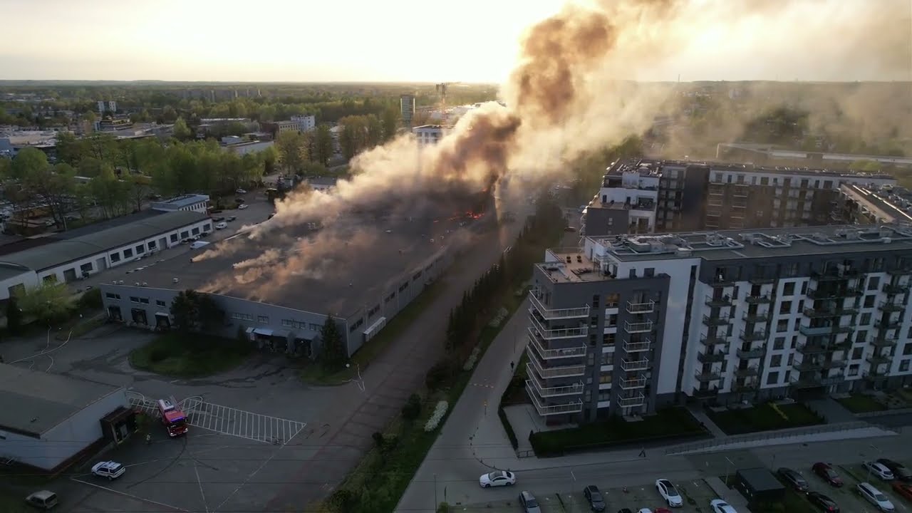 Πρωτοφανές: Oυκρανοί «πρόσφυγες» έβαλαν φωτιά σε αποθήκη φαρμάκων στην Πολωνία επειδή η Βαρσοβία δεν στέλνει βοήθεια!