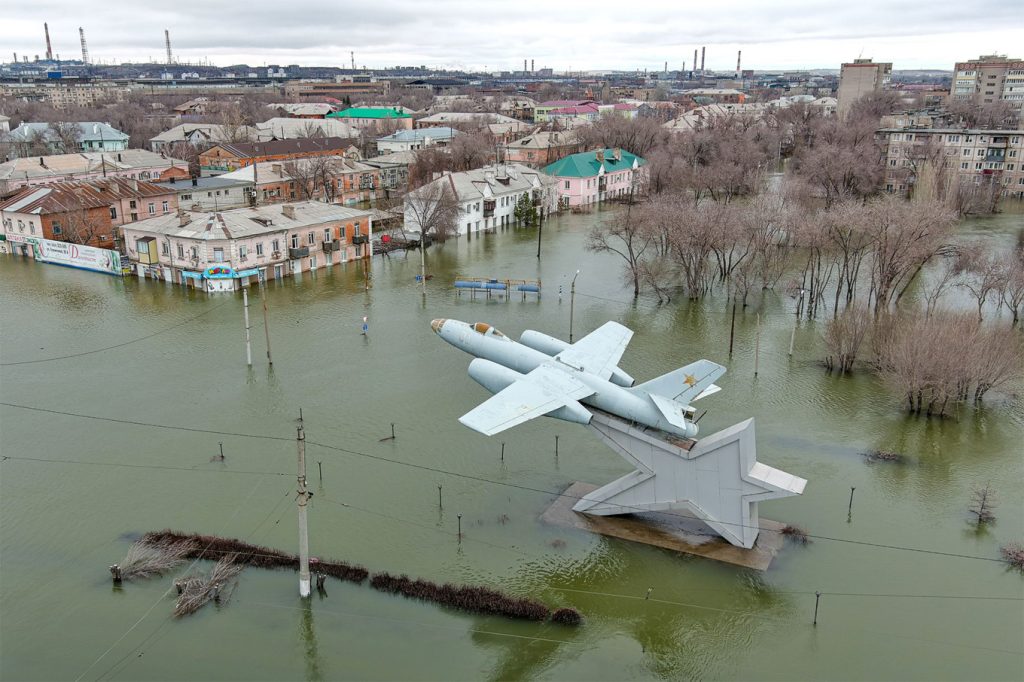 Ρωσία – Καζακστάν: Πλημμύρες προκαλούν χάος – 100.000 άνθρωποι αναγκάστηκαν να εγκαταλείψουν τις κατοικίες τους