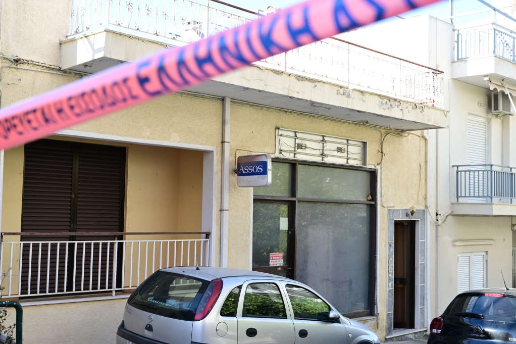 Ηλιούπολη: Οι αρχές ερευνούν το σενάριο ο γιος να σκότωσε τη μητέρα και μετά να αυτοκτόνησε