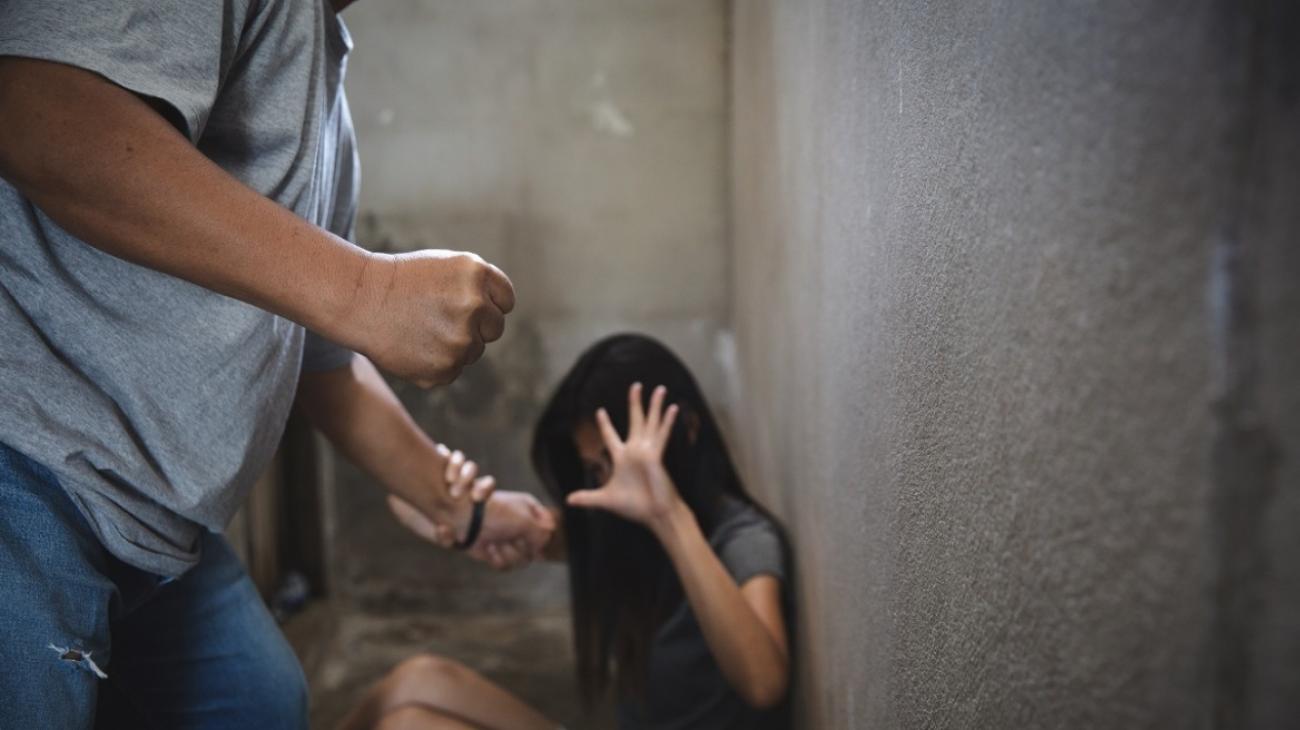 Θεσ/νίκη: Ποινή φυλάκισης 13 μηνών με 3ετή αναστολή σε 40χρονο που επιτέθηκε με μπουνιές στη σύζυγό του