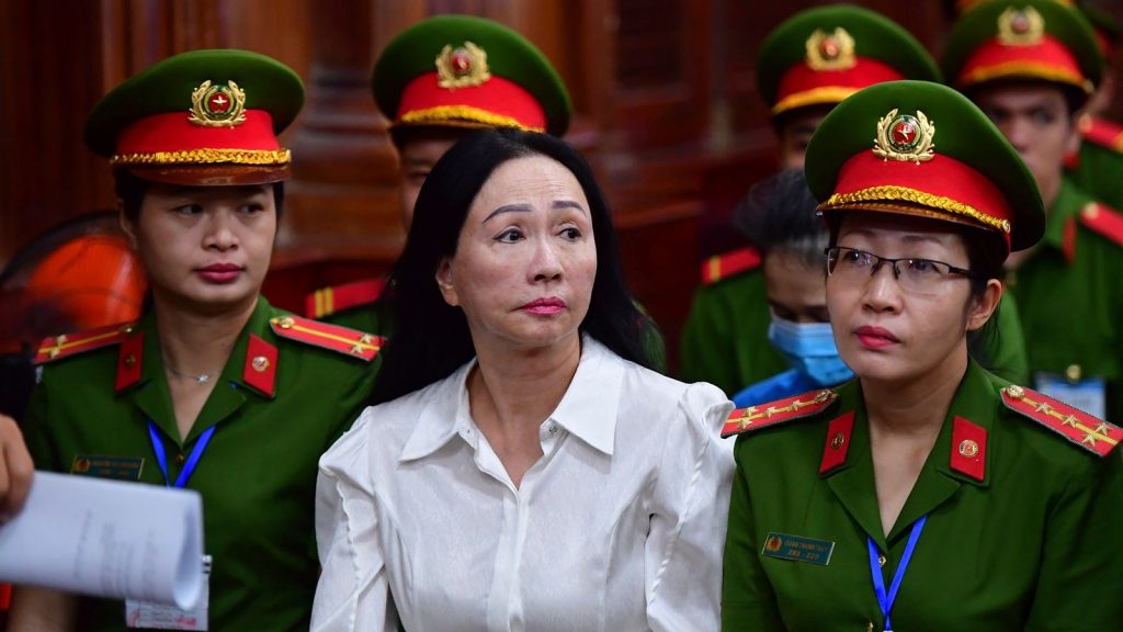 Βιετνάμ: Δισεκατομμυριούχος καταδικάστηκε σε θάνατο γιατί έκλεψε το 3% του ΑΕΠ της χώρας!