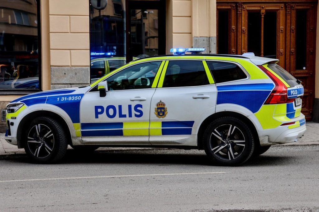 Στοκχόλμη: Συμμορία παράνομων μεταναστών πυροβόλησαν εν ψυχρώ 39χρονο Σουηδό μπροστά στον γιο του