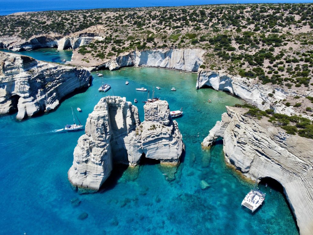 Βρετανία: Στην κορυφή των ταξιδιωτικών επιλογών η Μήλος