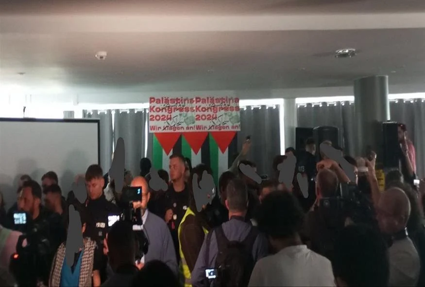 Βερολίνο: H αστυνομία εισέβαλε στο «Συνέδριο για την Παλαιστίνη» – Θα μίλαγε και ο Γ,Βαρουφάκης