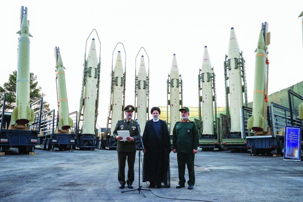 Βίντεο: Το Ιράν δείχνει τα πυραυλικά όπλα και τα drones με τα οποία επιτέθηκε στο Ισραήλ