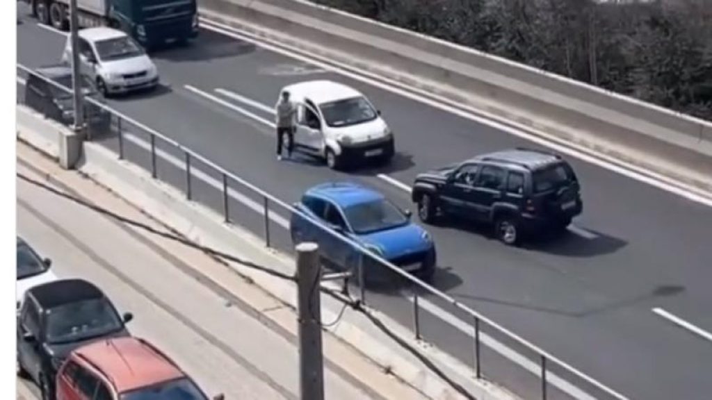 «Μα γιατί πάνε όλοι ανάποδα;»: Οδηγός μπήκε ανάποδα στην είσοδο της Αττικής Οδού (βίντεο)
