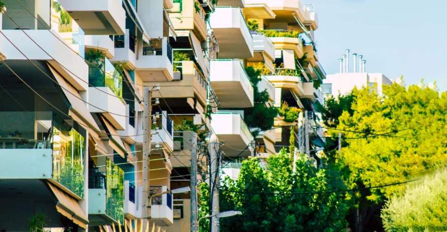 Στα «χέρια» της ΕΛ.ΑΣ. δύο σπείρες που διέπρατταν απάτες με μεταβιβάσεις ακινήτων – Η λεία ξεπέρασε το 1 εκατ. ευρώ