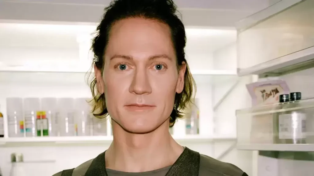 Ο μεγιστάνας που νομίζει ότι μπορεί να ζήσει για πάντα δείχνει πόσο έχει αλλάξει το πρόσωπό του από το 2018