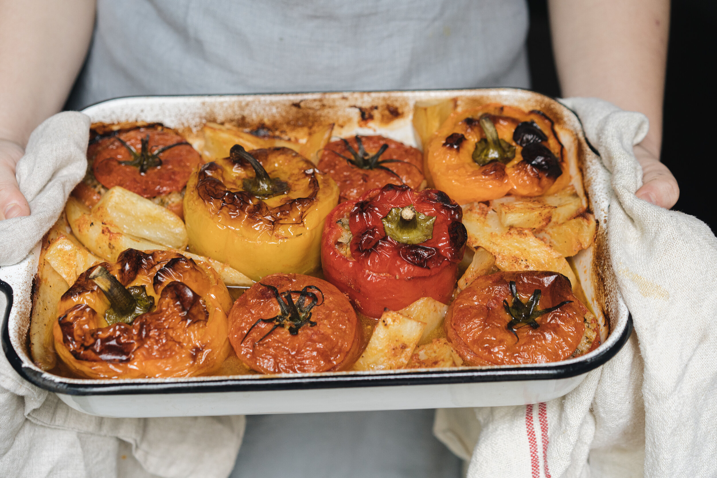 Βόλος: Απείλησε τη σύζυγό του με κουζινομάχαιρο επειδή ήθελε να μοιραστεί ένα ταψί γεμιστά με τους γονείς της