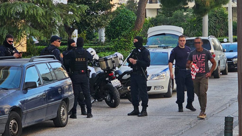 Γλυφάδα: «Μην δω αστυνομικό μπροστά μου – Θα σε σκοτώσω» φώναζε ο 29χρονος στην σύντροφό του