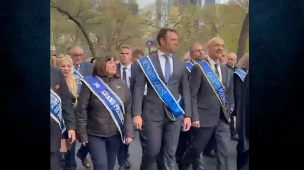 Ο Σ.Κασσελάκης συμμετείχε σε παρέλαση για τις επετειακές εκδηλώσεις της 25ης Μαρτίου στη Νέα Υόρκη