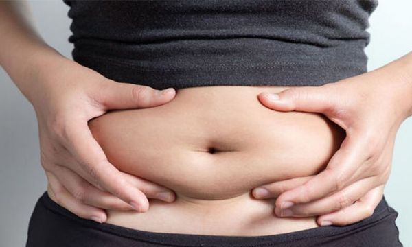 Τρεις τροφές που θα σε βοηθήσουν να «ξεφορτωθείς» το λίπος στην κοιλιά