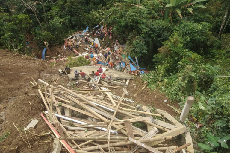 Ινδονησία: Kατολίσθηση μετά από ισχυρές βροχοπτώσεις – Τουλάχιστον 19 νεκροί