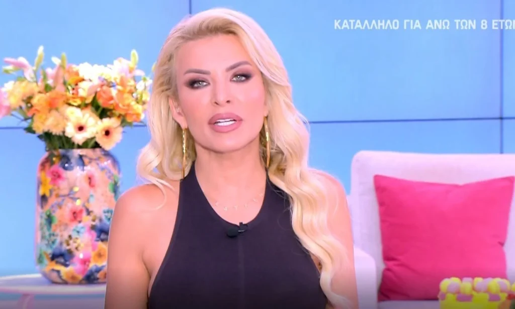 Κατερίνα Καινούργιου: Τα «πέταξε» έξω με κολλητό μαύρο μπλουζάκι χωρίς στηθόδεσμο (φωτό)